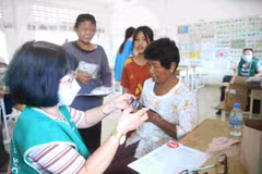 Des entreprises vietnamiennes au côté des personnes défavorisées au Cambodge