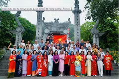 Des Vietnamiens d'outre-mer rendent hommage aux rois fondateurs Hùng à Phú Tho