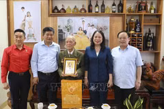 La présidente p.i exprime sa gratitude aux anciens combattants à la Victoire de Dien Bien Phu