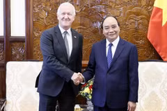 Le président Nguyên Xuân Phuc reçoit les ambassadeurs des Pays-Bas et de Suisse