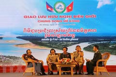 Un échange d'amitié frontalière Vietnam-Cambodge