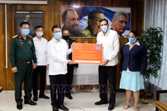 Messages et cadeaux du PCV pour féliciter le Parti communiste de Cuba pour son 8e Congrès