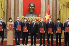 Le président Nguyen Xuan Phuc assigne des tâches à huit nouveaux ambassadeurs