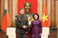 ​La vice-présidente Dang Thi Ngoc Thinh reçoit le ministre biélorusse de la Défense