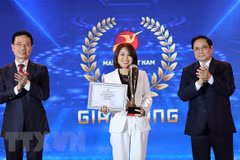 Remise des prix du produit de technologie numérique "Make in Vietnam" 2021