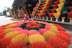 Au royaume coloré des bâtonnets d’encens de Thuy Xuân