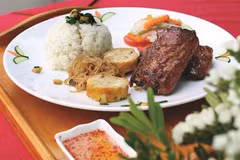 Déguster le com tâm de Saigon à l’hôtel Dê Nhât 