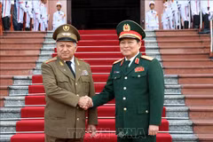 Le ministre des Forces armées révolutionnaires de Cuba en visite au Vietnam