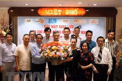 Un échange de presse avec la communauté des Vietnamiens en Allemagne