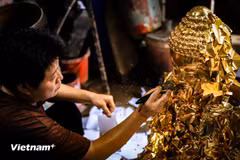La fabrication de feuilles d’or séculaire à Kiêu Ky