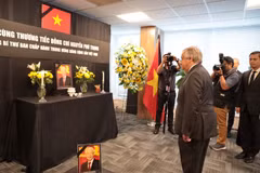 Le secrétaire général de l'ONU Antonio Guterres rendu hommage au secrétaire général Nguyen Phu Trong. Photo: VNA