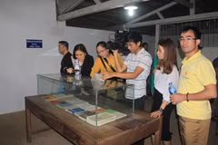 Certaines agences de voyages de la province de Thanh Hoa visitent des destinations de la province de Houaphan. Photo : https://baothanhhoa.vn