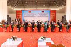 Cérémonie d'inauguration du lycée du district de Huamueng. Photo: VNA