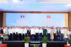 A ce jour, les entreprises vietnamiennes ont investi dans 256 projets au Laos, cumulant un investissement enregistré de 5,5 milliards de dollars. Photo: VietnamPlus