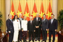 Le SG du Parti communiste et président Nguyen Phu Trong reçoit de nouveaux ambassadeurs étrangers