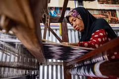 À la découverte du tissage de brocart des Cham à An Giang