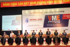 Ouverture des expositions sur les industries auxiliaires et manufacturières à Hanoi