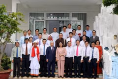 Noël : le président du FPV rend visite à des dignitaires religieux de Phan Thiet 