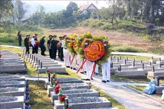 Thua Thien-Hue : inhumation des restes de soldats tombés au Laos