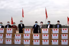 COVID-19 : la Chine offre des fournitures médicales à la province de Quang Ninh