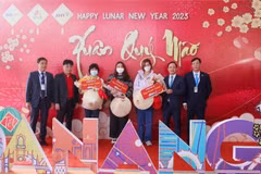 Nouvel An lunaire 2023: les premiers touristes étrangers à Da Nang, Quang Ninh et Binh Thuan 