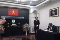 Cérémonies d’hommage à Le Kha Phieu au Brunei et au Bangladesh