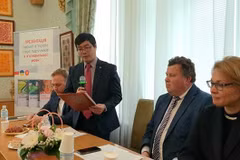 Lancement du premier manuel d’enseignement de langue vietnamienne en Ukraine
