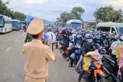 La police de Dong Nai encadre le retour de 20.000 personnes vers leurs localités d'origine
