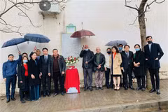 Rendre hommage aux journalistes algériens victimes de l'accident d'avion à Hanoï en 1974
