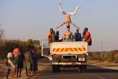 Quôc Co - Quôc Nghiêp et les belles images de cirque en Afrique