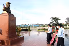 Commémorer le 95e anniversaire du leader cubain Fidel Castro dans la province de Quang Tri
