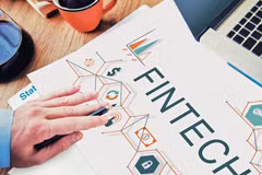 Colloque sur les services de fintech pour les PME à Hanoï