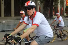  Une promenade à vélo pour les amis internationaux 