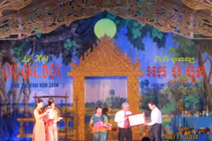 De riches activités à l’occasion de la Fête khmère Ok Om Bok à Trà Vinh