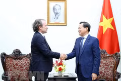 Le vice-PM Le Minh Khai reçoit le directeur général du groupe américain Rosen Partners LLC
