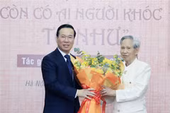 Présentation du roman "Còn có ai người khóc Tố Như" de l'écrivain Vo Ba Cuong