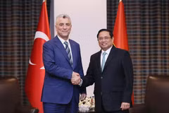 Le Premier ministre Pham Minh Chinh rencontre le ministre turc du Commerce Omer Bolat