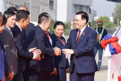 Le président de l'Assemblée nationale Vuong Dinh Huê est arrivé à Vientiane
