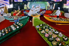 Un record de 200 gâteaux à base de riz vietnamien et de riz gluant