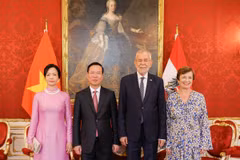  Le président Vo Van Thuong termine sa visite officielle en Autriche, part pour l'Italie et le Vatican