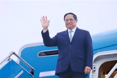 Le PM Pham Minh Chinh part pour le Sommet commémoratif du 50e anniversaire des relations ASEAN-Japon