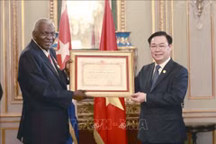 Le président de l'AN cubaine Esteban Lazo Hernández à l’honneur