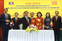 Dong Nai et Champasak échangent des expériences dans les activités du Conseil populaire