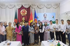 Le 133e anniversaire du Président Ho Chi Minh célébré à l’étranger