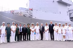 Un patrouilleur de la Marine italienne en visite à Ho Chi Minh-Ville