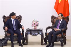 Le vice-Premier ministre Tran Luu Quang reçoit le directeur général de l'Union postale universelle