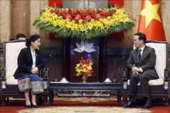 Le président Vo Van Thuong reçoit la présidente de la Cour populaire suprême du Laos