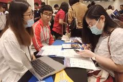 Environ 40 000 Vietnamiens partent étudier à l'étranger chaque année