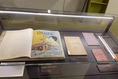 Anciennes publications vietnamiennes en Quoc Ngu exposées à Paris