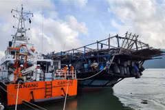 Binh Dinh : sauvetage de 39 pêcheurs d'un bateau en détresse en mer